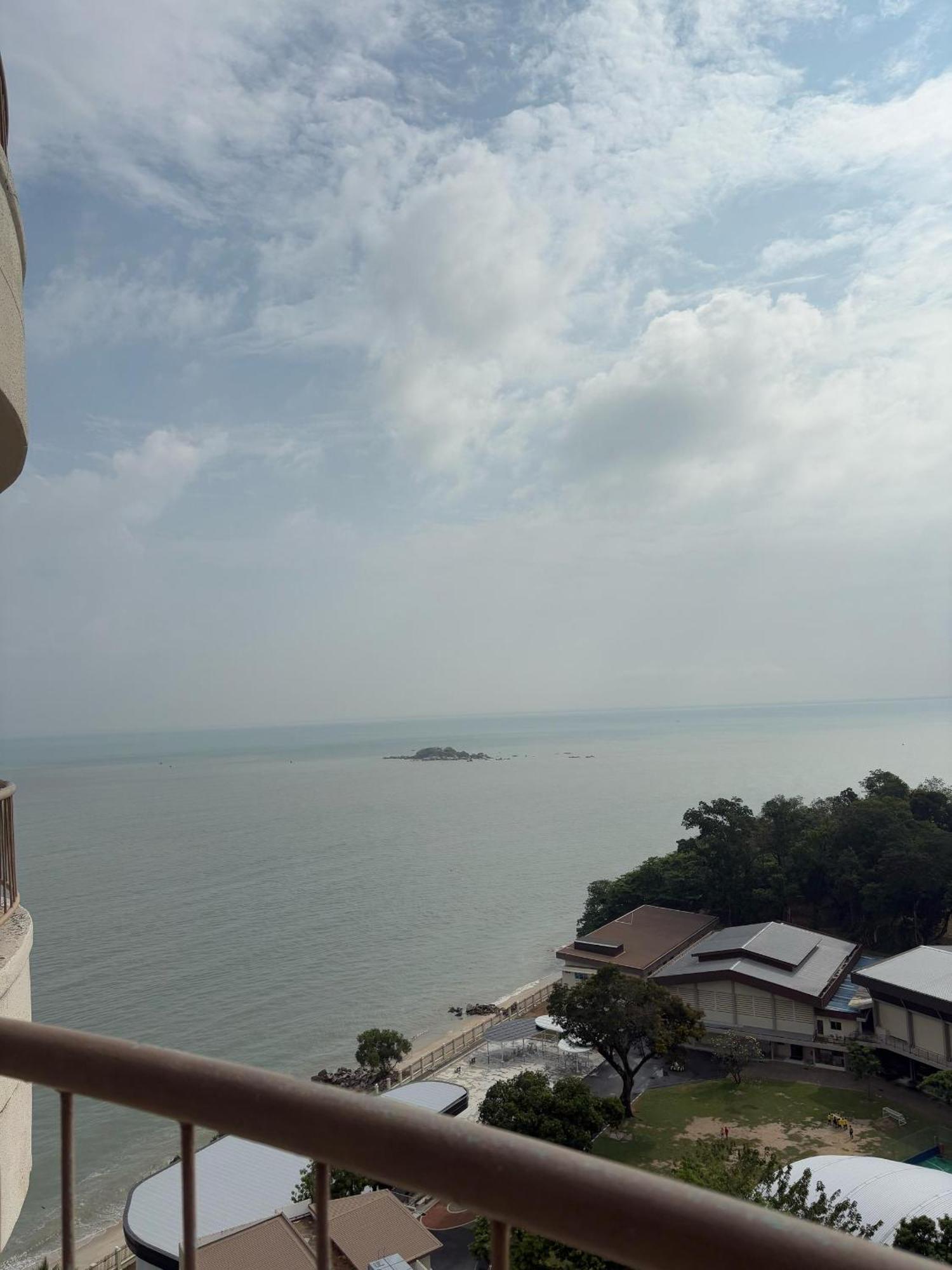 17 Jazz Sweet Beachfront Resort Танджунг-Бунга Экстерьер фото